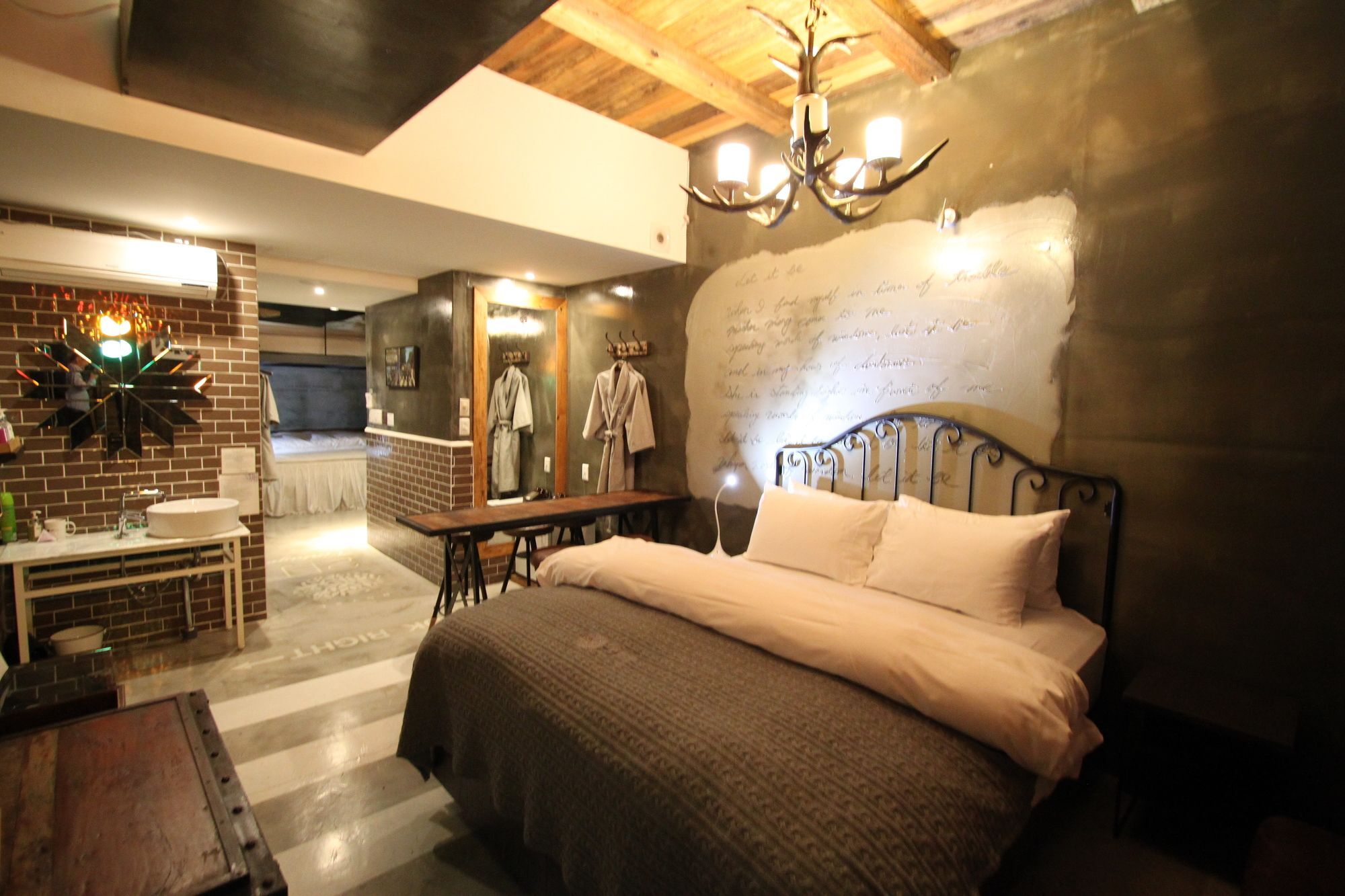 February Hotel Hwanggeum Тегу Екстериор снимка